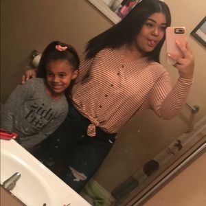 ✨2 for 10✨or✨3 for 15✨button down vneck sweater